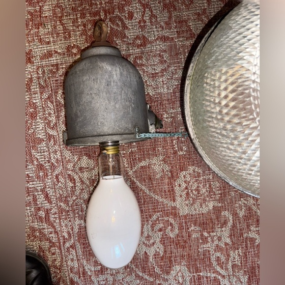 Vtg 1950’s LM Holophane GUMBALL STREET LIGHT Industrial Prismatic Acorn Fixture - Picture 10 of 14